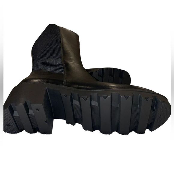 Beautiful Knee-High Stretch Panel Vegan 🌱 Leather Chunky Sole Boots - NWT - Picture 6 of 7